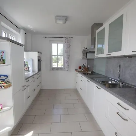 Reet-hus Hanbutt In By Interhome