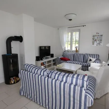 بيت للعطل Reet-hus Hanbutt In By Interhome