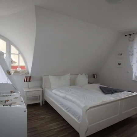 بيت للعطل Reet-hus Hanbutt In By Interhome