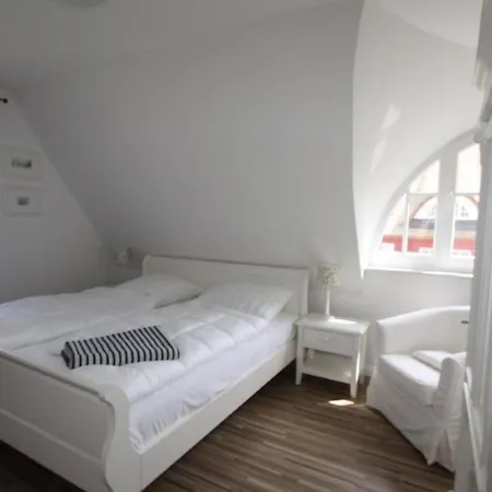 بيت للعطل Reet-hus Hanbutt In By Interhome *