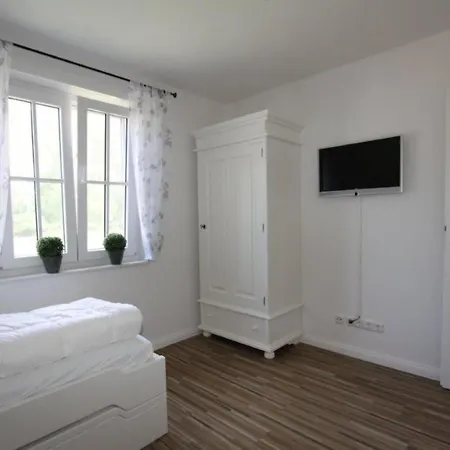بيت للعطل Reet-hus Hanbutt In By Interhome غلوفي
