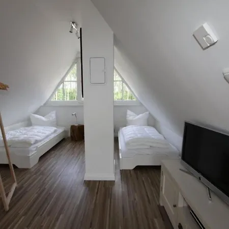 Reet-hus Hanbutt In By Interhome بيت للعطل غلوفي
